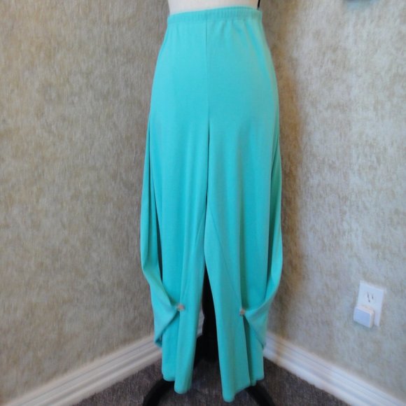 Aqua Pants with Style! - Picture 15 of 15